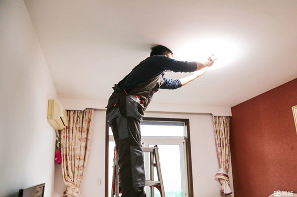 成都开荒保洁公司之布艺沙发清洗