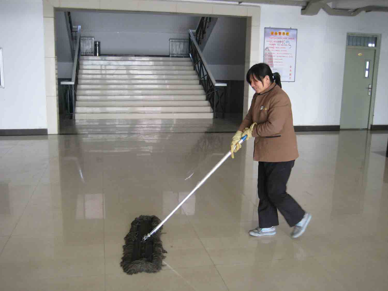 成都保洁服务之地板打蜡