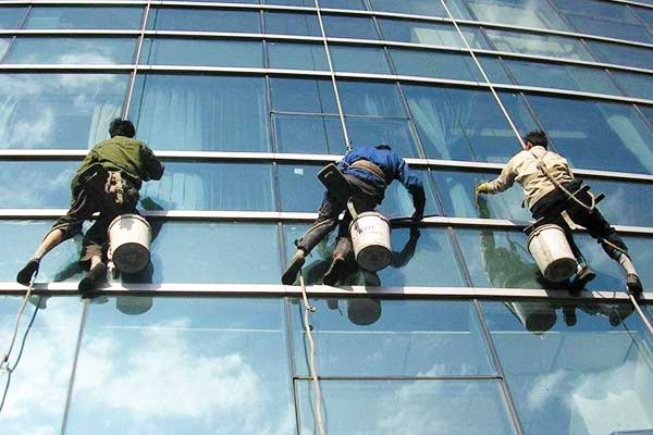 巴中外墙清洗-清洗外墙玻璃幕墙要做好哪些准备工作？